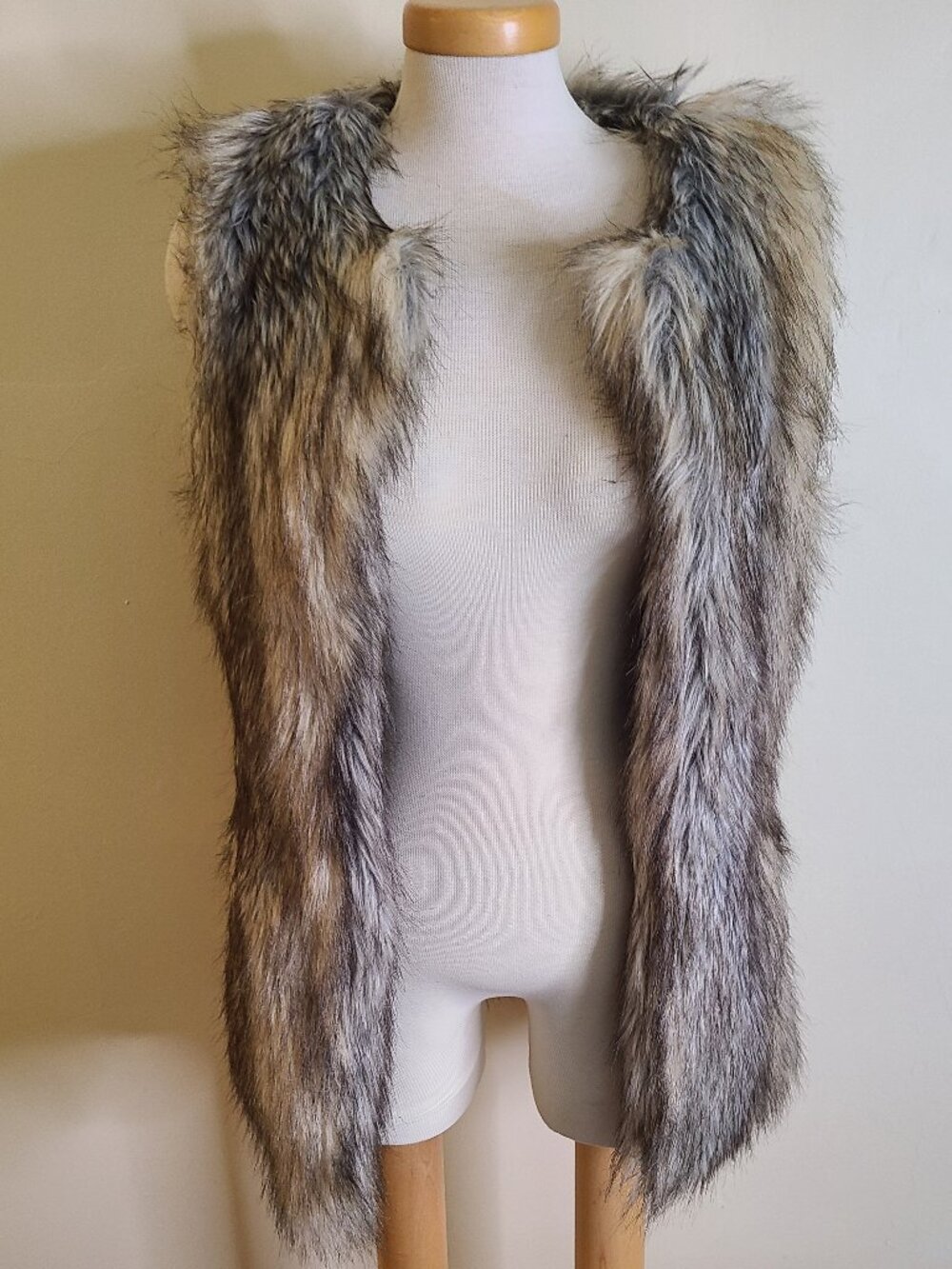 Xhiliaration Faux Fur Vest w/ Side Pockets - Small